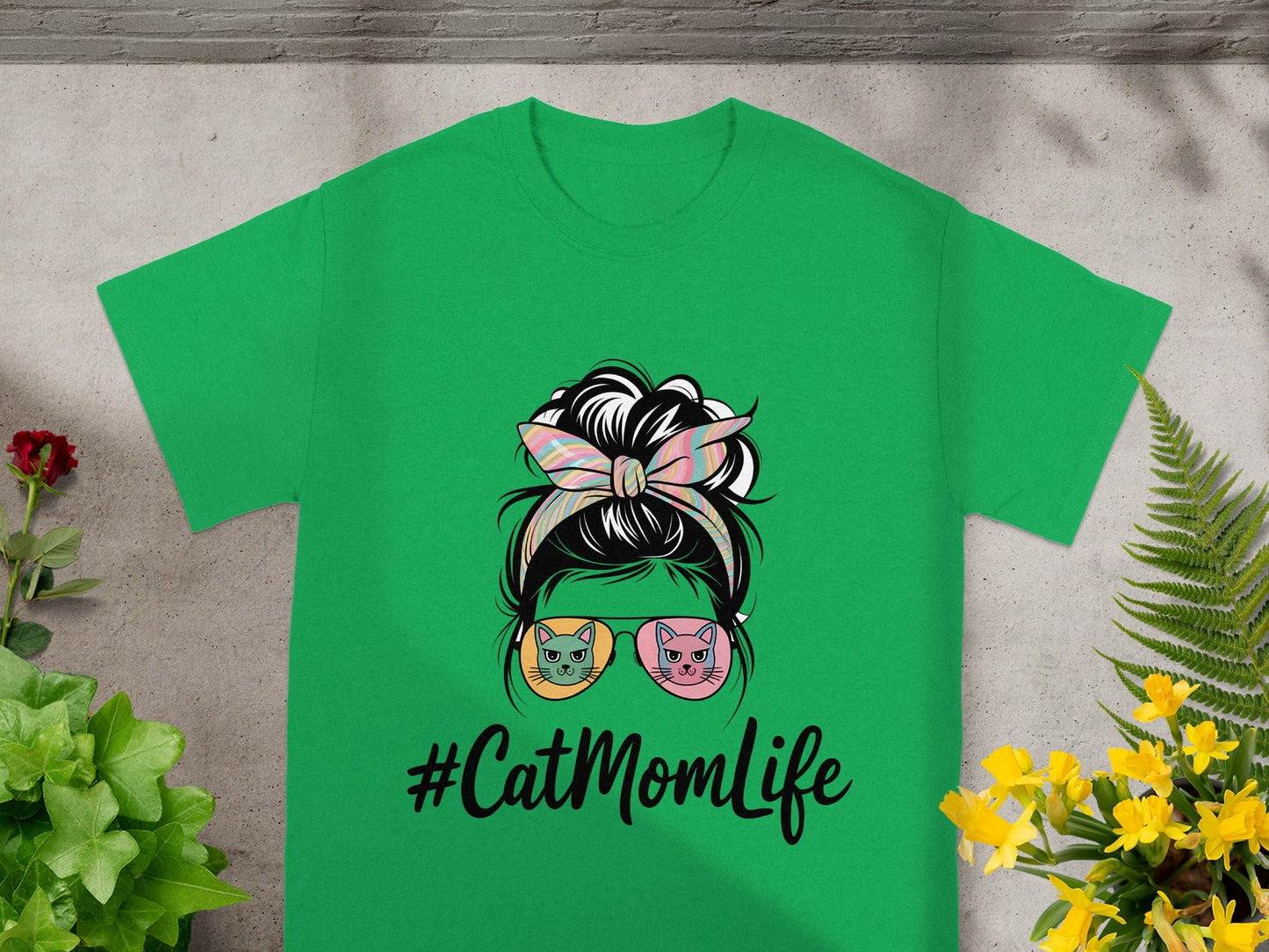 #CatMomLife Green T-Shirt for Cat Lovers Gift