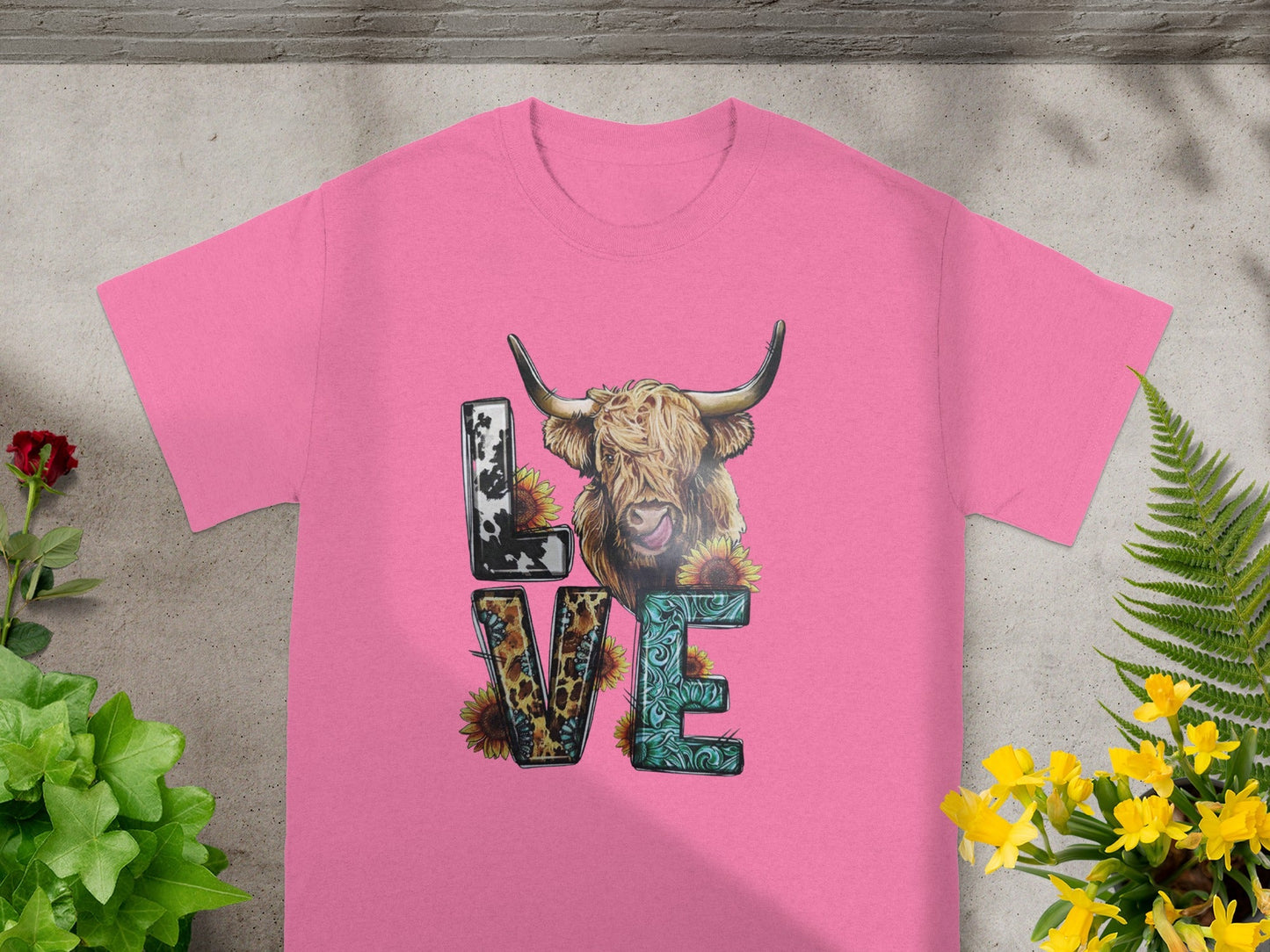 Cute Highland Cow LOVE T-Shirt Perfect Gift Idea
