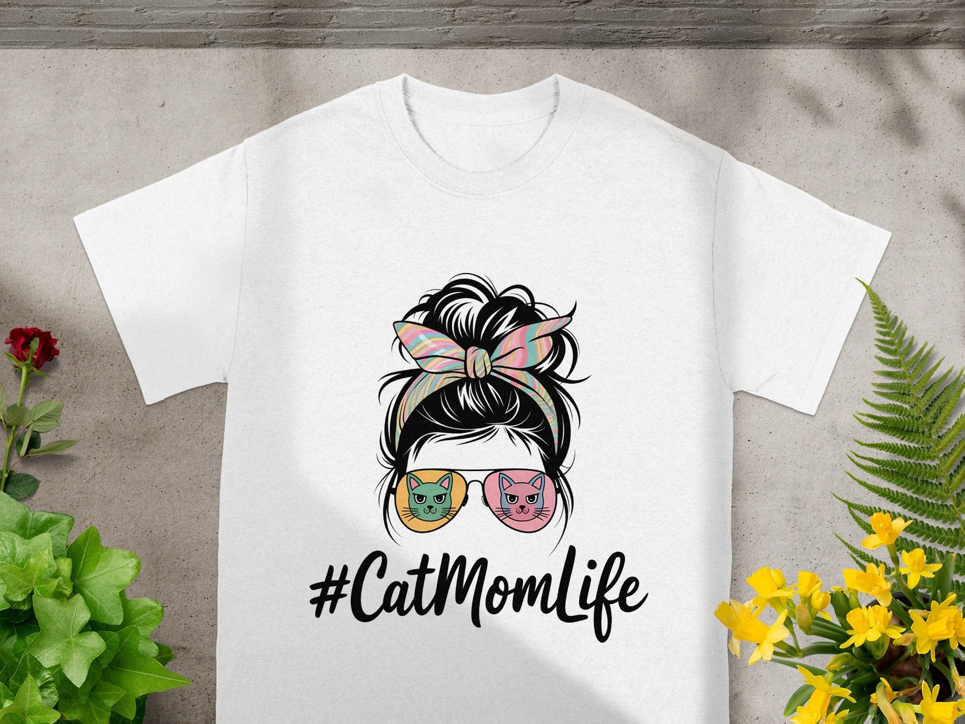 #CatMomLife Cat Lover Gift T-Shirt for Pet Owners