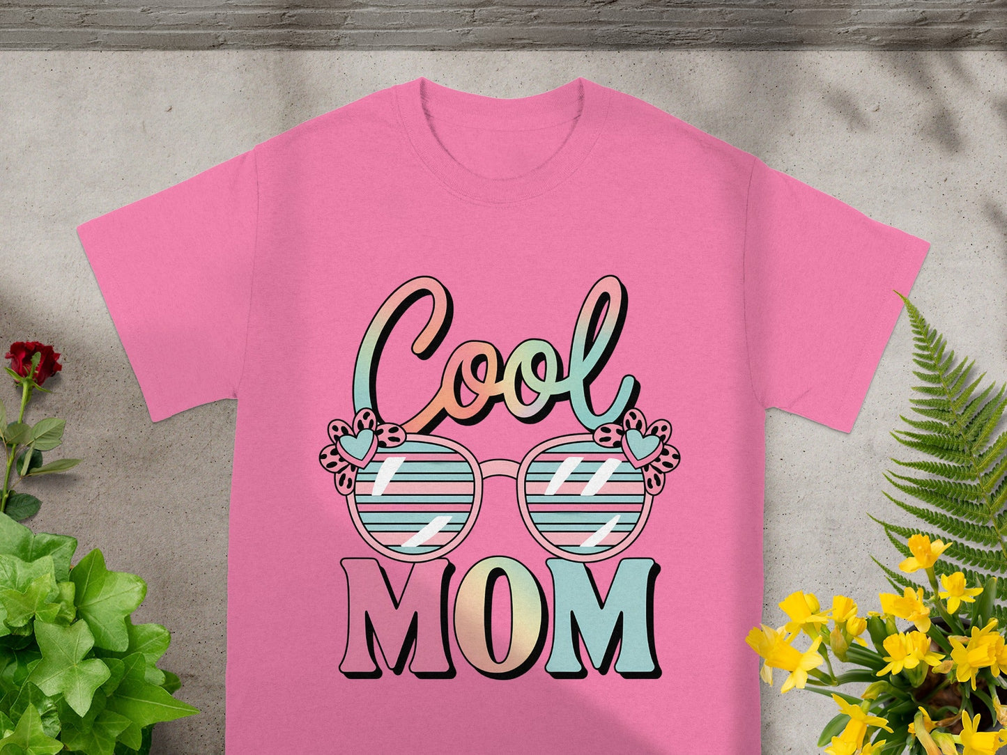 Cool Mom Design Pink T-Shirt Ideal Gift for Mothers