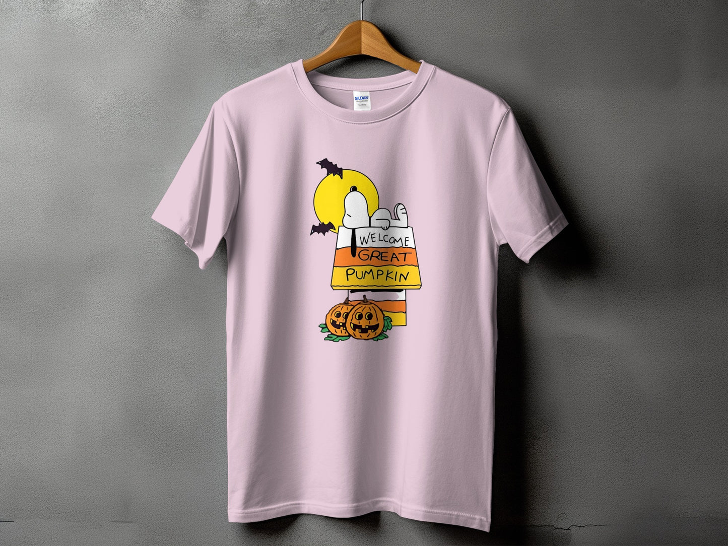 Pink t-shirt with Snoopy and text "WELCOME GREAT PUMPKIN" and pumpkins.